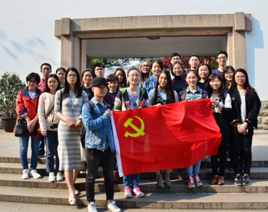 走近新民先驱,争做先进党员―― 漫画柜
学生党支部参观活动